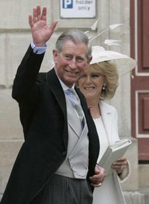 Il principe Carlo sempre più lontano dal trono: “Colpa di Camilla, è alcolizzata” Il principe Carlo sempre più lontano dal trono: “Colpa di Camilla, è alcolizzata”