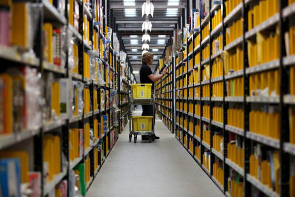 Amazon manda in soffitta i fattorini: consegne con i droni Amazon manda in soffitta i fattorini: consegne con i droni
