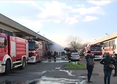 Strage di cinesi. L’accusa: “Dormiamo in fabbrica perché…”