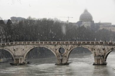 Freddo da brivido e neve a Roma. La nuova era glaciale è servita