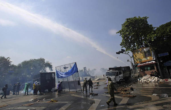 Rivolta a Bangkok,  ecco che cosa c’è alla base della crisi