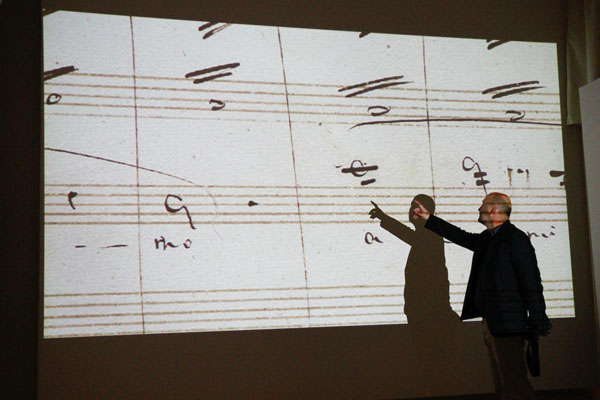 Scala, Traviata con proteste. Affari alla Prima: foto e video