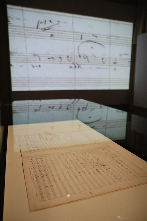 Scala, Traviata con proteste. Affari alla Prima: foto e video