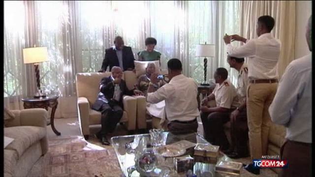 Addio a Mandela, lite in famiglia per l’eredità Addio a Mandela, lite in famiglia per l’eredità