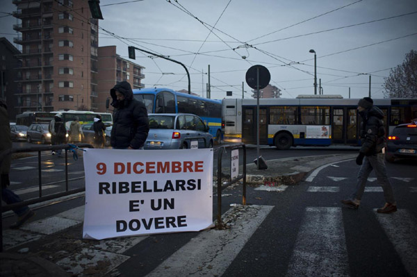 Forconi, proteste in tutta Italia. Scontri a Torino Forconi, proteste in tutta Italia. Scontri a Torino