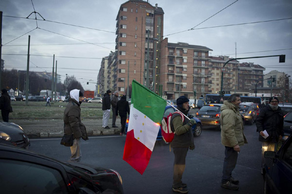 Forconi, proteste in tutta Italia. Scontri a Torino Forconi, proteste in tutta Italia. Scontri a Torino