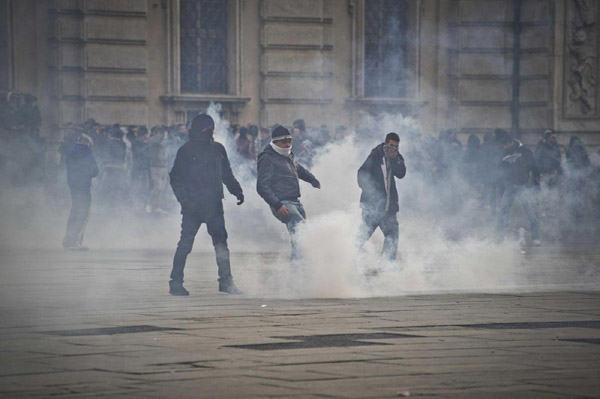 Forconi, proteste in tutta Italia. Scontri a Torino Forconi, proteste in tutta Italia. Scontri a Torino