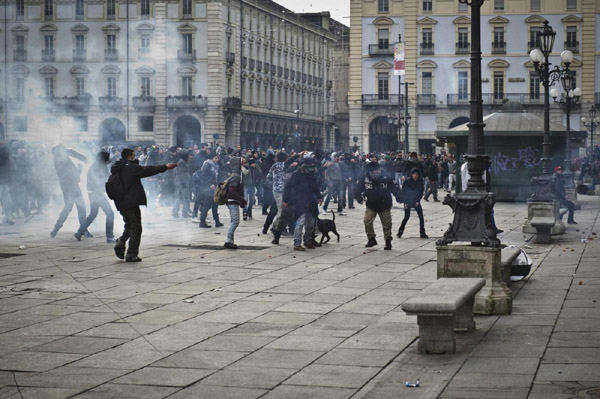 Forconi, proteste in tutta Italia. Scontri a Torino Forconi, proteste in tutta Italia. Scontri a Torino