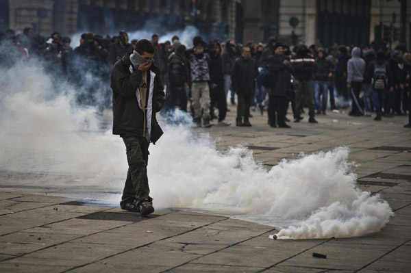 Forconi, proteste in tutta Italia. Scontri a Torino Forconi, proteste in tutta Italia. Scontri a Torino