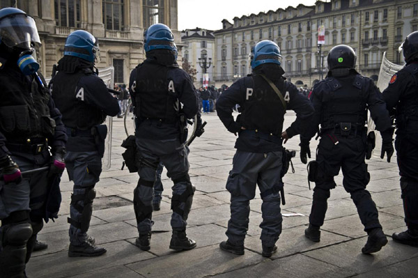 Forconi, proteste in tutta Italia. Scontri a Torino Forconi, proteste in tutta Italia. Scontri a Torino