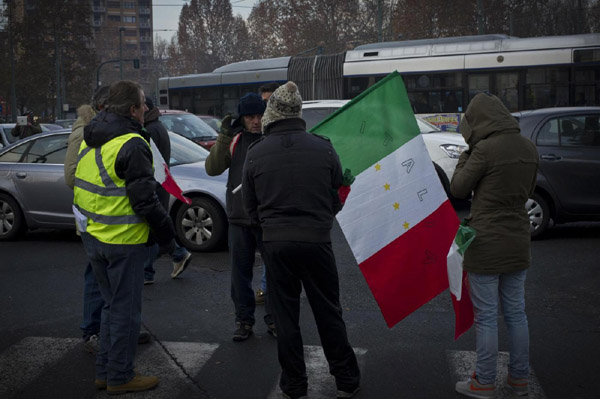 Forconi, proteste in tutta Italia. Scontri a Torino Forconi, proteste in tutta Italia. Scontri a Torino