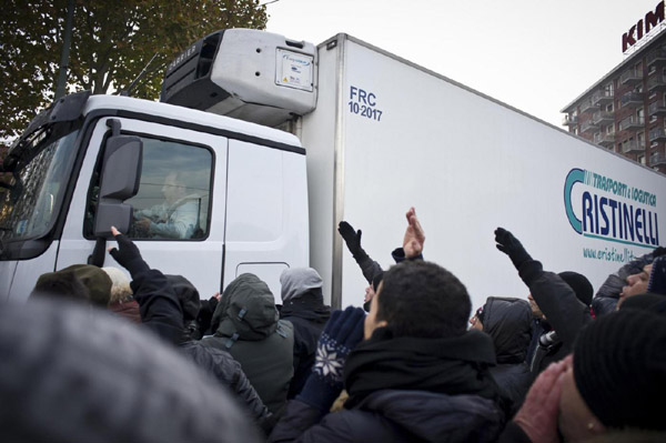 Forconi, proteste in tutta Italia. Scontri a Torino Forconi, proteste in tutta Italia. Scontri a Torino