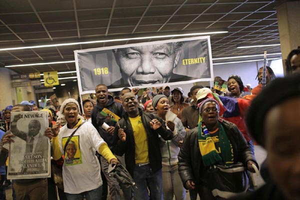 I grandi del mondo a Soweto. Obama: “Un gigante della storia” I grandi del mondo a Soweto. Obama: “Un gigante della storia”