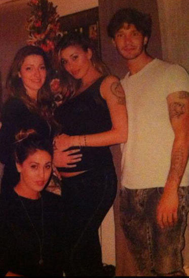 Mani sul pancino per Cecilia: la baby Rodriguez in dolce attesa? Mani sul pancino per Cecilia: la baby Rodriguez in dolce attesa?