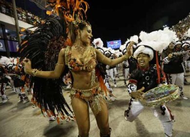 Carnevale, Rio de Janeiro dichiara guerra al silicone