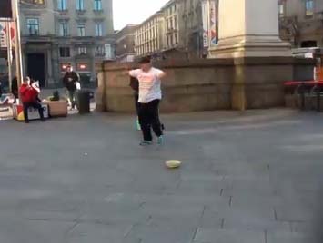 Video / Artista di strada – Disco Music Milano