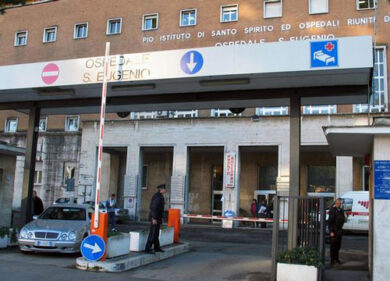 Attende per un’ora la sala parto. Cambia ospedale, il bimbo muore