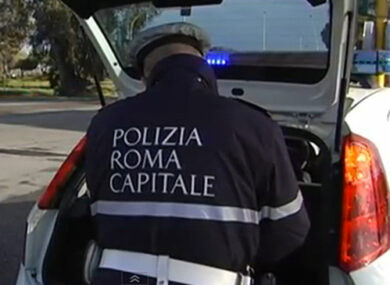 Torna a casa da una festa e muore. Investito mentre attraversa la Colombo