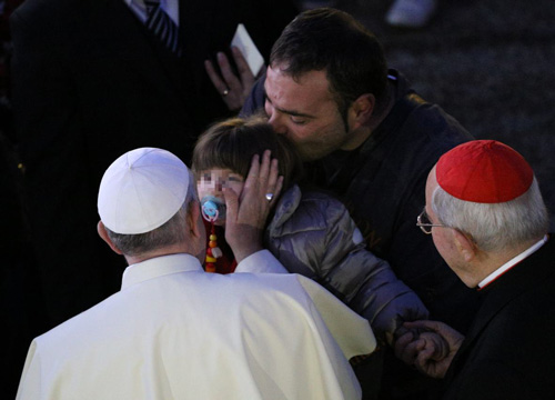 Papa Francesco benedice il presepe vivente di Sant’Alfonso Papa Francesco benedice il presepe vivente di Sant’Alfonso