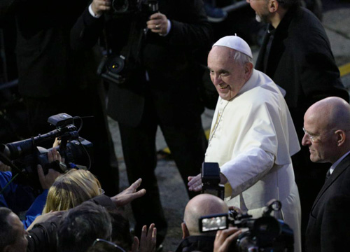 Papa Francesco benedice il presepe vivente di Sant’Alfonso Papa Francesco benedice il presepe vivente di Sant’Alfonso