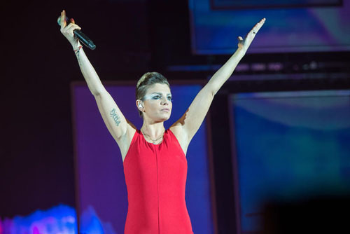 Nuovo record per Emma Marrone: è l’artista femminile che ha venduto di più nel 2013