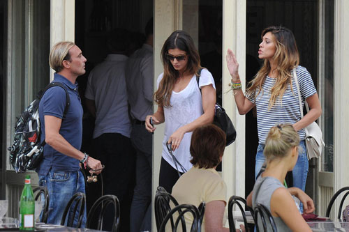 Belen mamma sexy tra le onde Belen mamma sexy tra le onde