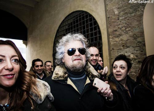 Renzi e Grillo in passerella. I leader sfilano per Pitti Uomo Renzi e Grillo in passerella. I leader sfilano per Pitti Uomo