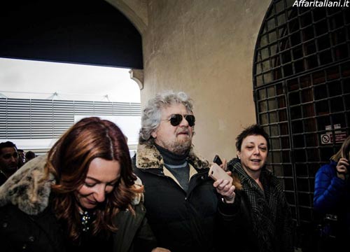 Renzi e Grillo in passerella. I leader sfilano per Pitti Uomo Renzi e Grillo in passerella. I leader sfilano per Pitti Uomo
