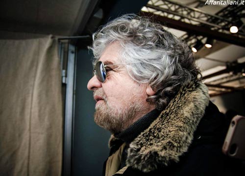 Renzi e Grillo in passerella. I leader sfilano per Pitti Uomo Renzi e Grillo in passerella. I leader sfilano per Pitti Uomo