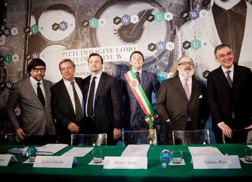 Renzi e Grillo in passerella. I leader sfilano per Pitti Uomo Renzi e Grillo in passerella. I leader sfilano per Pitti Uomo