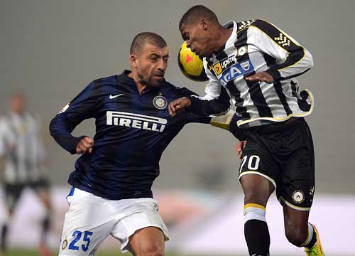 Inter, scambio Guarin-Osvaldo. Il piano B per la punta è Borriello Inter, scambio Guarin-Osvaldo. Il piano B per la punta è Borriello