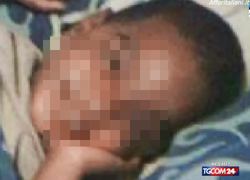 Usa, a 4 anni torturato e ucciso dalla fidanzata del padre. Video Usa, a 4 anni torturato e ucciso dalla fidanzata del padre. Video