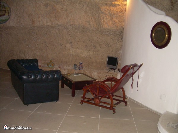 Puglia, in vendita grotta abitabile