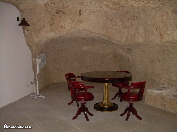 Puglia, in vendita grotta abitabile