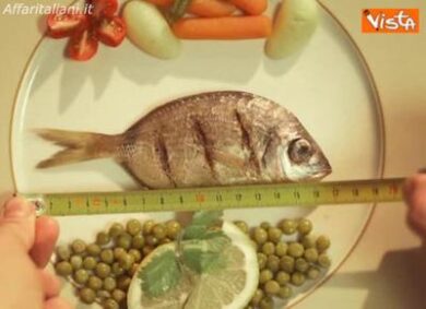 Lo spot/ Coppia imbarazzata per il pesce piccolo di lui