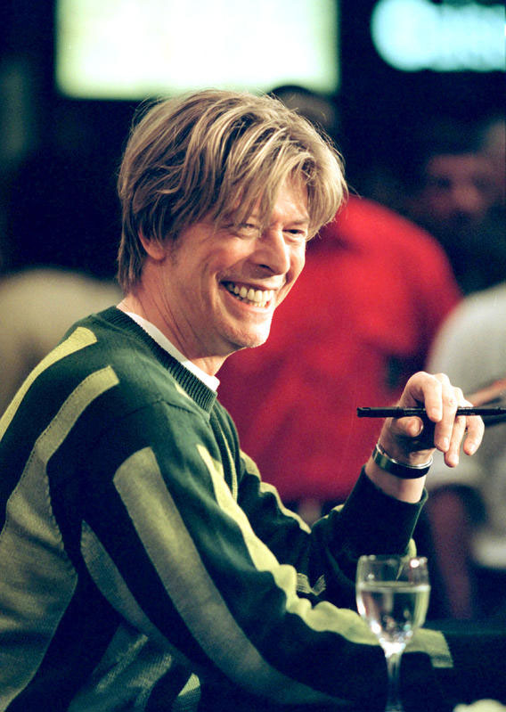 David Bowie star senza tempo: in corsa per 2 Brit award a 67 anni David Bowie star senza tempo: in corsa per 2 Brit award a 67 anni