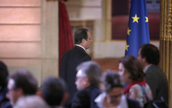 Airbus, Hollande fa cassa: 451 mln. Scende all’11% come Berlino Airbus, Hollande fa cassa: 451 mln. Scende all’11% come Berlino
