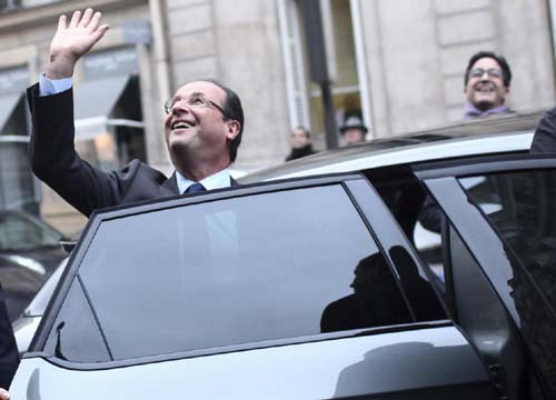 Airbus, Hollande fa cassa: 451 mln. Scende all’11% come Berlino Airbus, Hollande fa cassa: 451 mln. Scende all’11% come Berlino