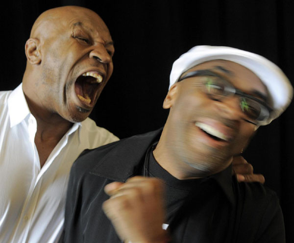 Mike Tyson, la giornalista italiana e gli slip di Versace… Mike Tyson, la giornalista italiana e gli slip di Versace…