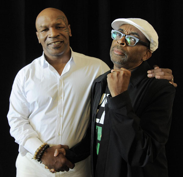 Mike Tyson, la giornalista italiana e gli slip di Versace… Mike Tyson, la giornalista italiana e gli slip di Versace…