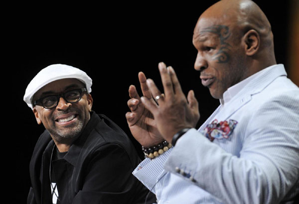 Mike Tyson, la giornalista italiana e gli slip di Versace… Mike Tyson, la giornalista italiana e gli slip di Versace…