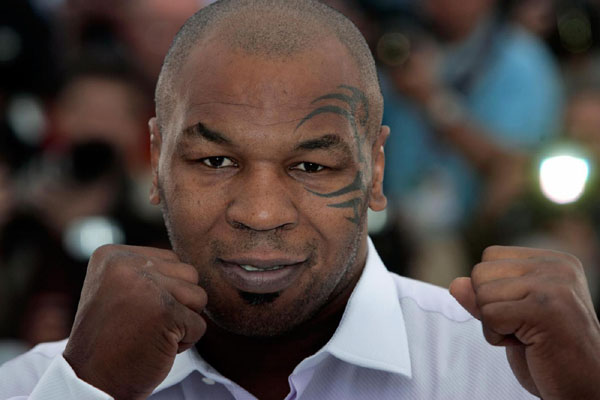 Mike Tyson, la giornalista italiana e gli slip di Versace… Mike Tyson, la giornalista italiana e gli slip di Versace…