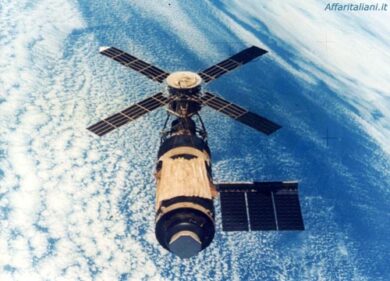 I giapponesi mandano in orbita una rete per raccogliere i “rifiuti”