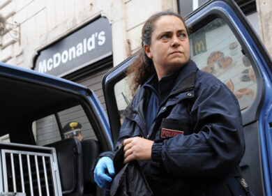 Città sotto scacco dei mitomani. “C’è una bomba”: serie di allarmi