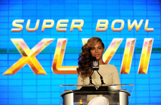 Beyoncé senza slip su Instagram: sexy e disinibita come Rihanna Beyoncé senza slip su Instagram: sexy e disinibita come Rihanna