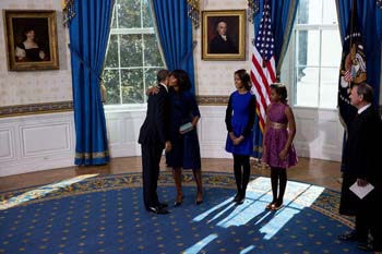 Michelle Obama compie 50 anni si dà allo yoga