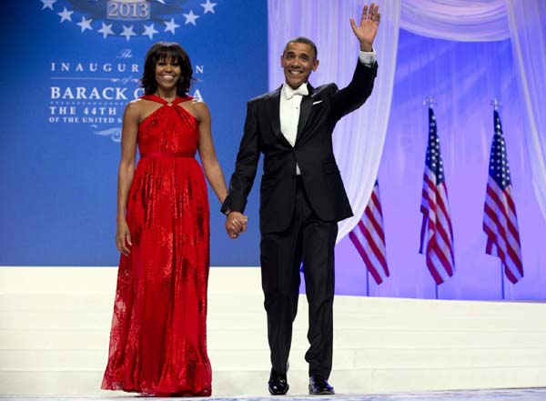 Michelle Obama compie 50 anni si dà allo yoga