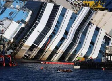 L’audio inedito che aiuta Schettino: ordinai io di lasciare la Concordia