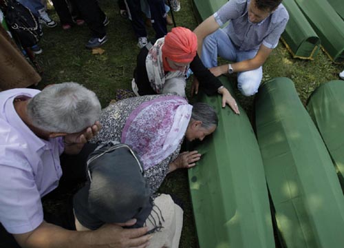 Romanzi/ Magini, all’esordio, racconta il massacro di Srebrenica Romanzi/ Magini, all’esordio, racconta il massacro di Srebrenica