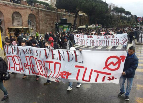 Il giorno della rabbia metropolitana. Centinaia in piazza: blocchi ovunque Il giorno della rabbia metropolitana. Centinaia in piazza: blocchi ovunque